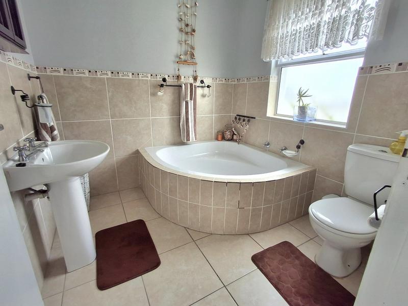 3 Bedroom Property for Sale in Golden Mile Western Cape